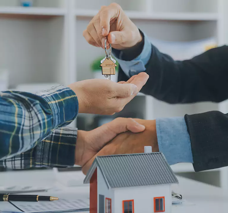 Top-Notch Company to Sell House Without Agent in Central Islip, NY